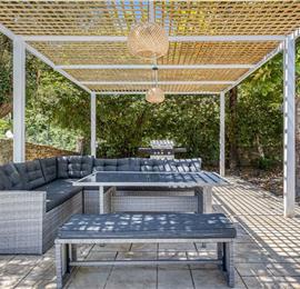 4 bedroom villa with pool by the sea, near Corfu town, sleeps 8